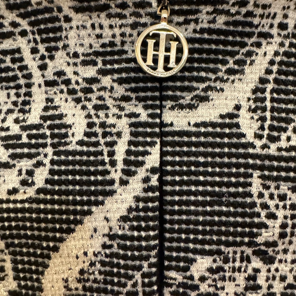 Tommy Hilfiger dress with flared sleeves, Size 4 - Picture 5 of 5